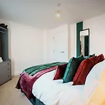 Large 4br House Leeds, Contractor Friendly Tatil Evi Leeds (West Yorkshire)