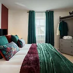 Large 4br House Leeds, Contractor Friendly Tatil Evi