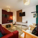 Large 4br House Leeds, Contractor Friendly *