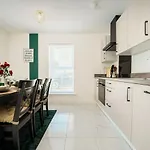 Large 4br House Leeds, Contractor Friendly Holiday home Leeds (West Yorkshire)