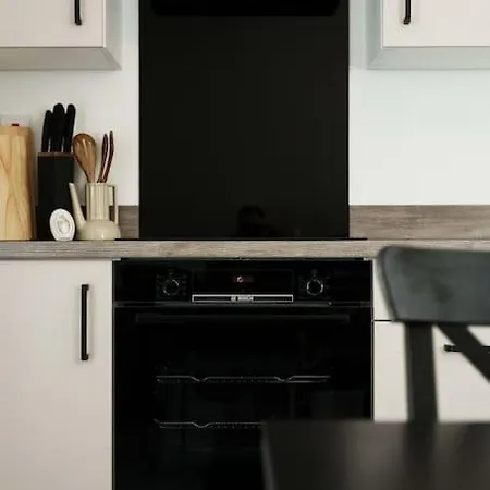 Warm & Spacious 4br Home, Great For Group Stays, Free Parking & Wifi, Sleeps 11