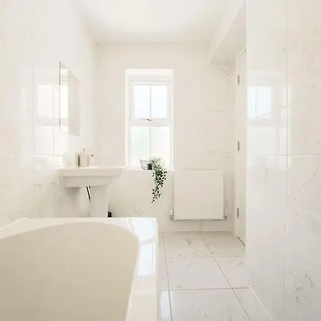 Holiday home Superb 4br New House