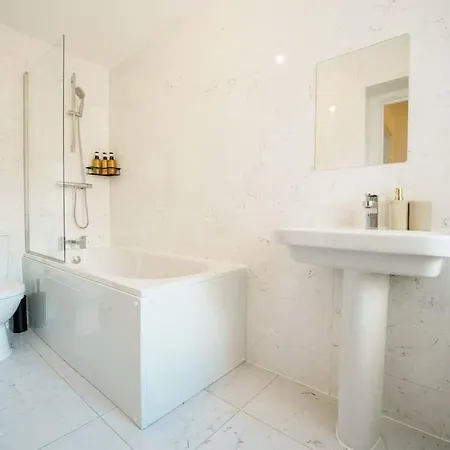 Superb 4br New House *