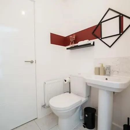 Superb 4br New House Holiday home Leeds (West Yorkshire)