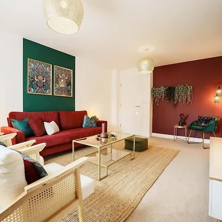 Superb 4br New House Leeds (West Yorkshire)