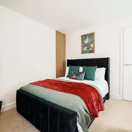 Warm & Spacious 4br Home, Great For Group Stays, Free Parking & Wifi, Sleeps 11