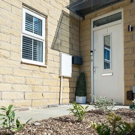 Superb 4br New House Leeds (West Yorkshire)