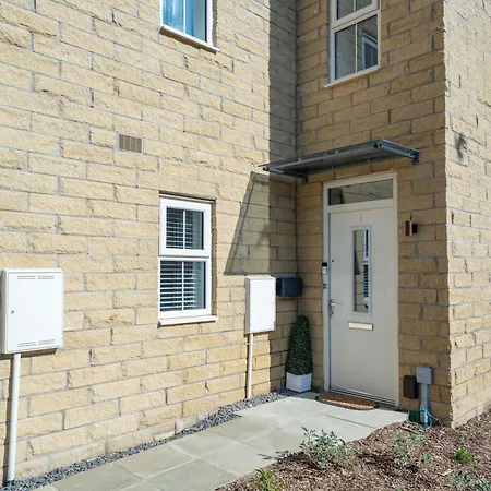 Large 4br House Leeds, Contractor Friendly リーズ