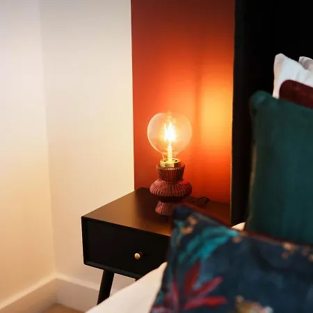 別荘 Warm & Spacious 4br Home, Great For Group Stays, Free Parking & Wifi, Sleeps 11 *