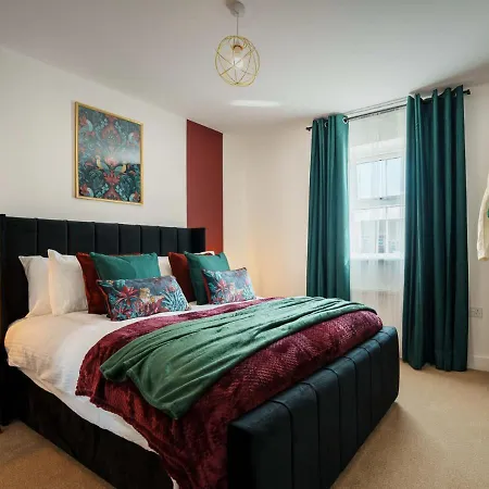 Warm & Spacious 4br Home, Great For Group Stays, Free Parking & Wifi, Sleeps 11