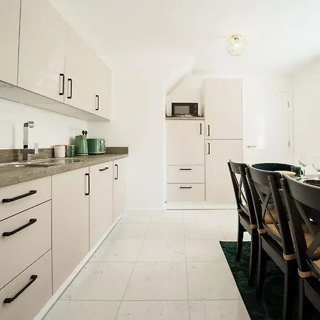 Сasa de vacaciones Large 4br House Leeds, Contractor Friendly *