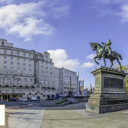 別荘 Warm & Spacious 4br Home, Great For Group Stays, Free Parking & Wifi, Sleeps 11