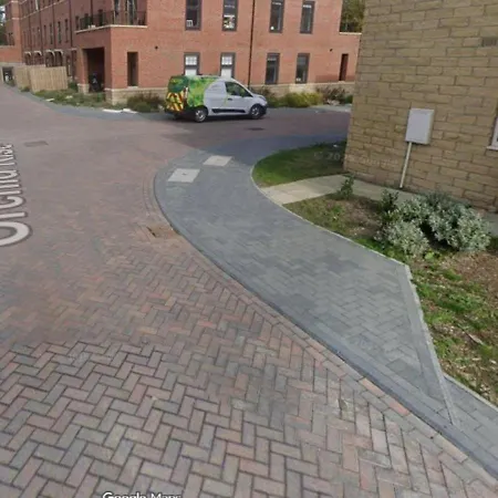 別荘 Warm & Spacious 4br Home, Great For Group Stays, Free Parking & Wifi, Sleeps 11 リーズ