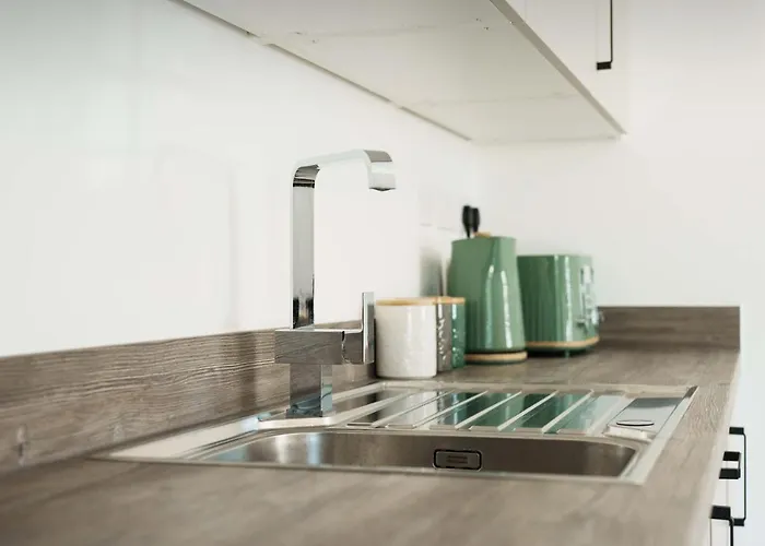 Large 4br House Leeds, Contractor Friendly Semesterbostad