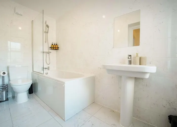 Large 4br House Leeds, Contractor Friendly Semesterbostad Leeds (West Yorkshire)