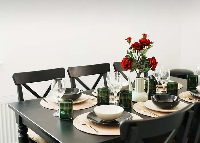 Large 4br House Leeds, Contractor Friendly * Leeds (West Yorkshire)