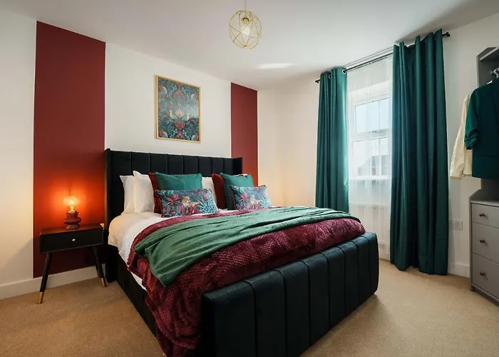 Large 4br House Leeds, Contractor Friendly Semesterbostad *