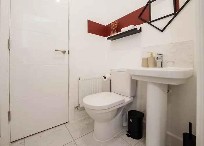 Large 4br House Leeds, Contractor Friendly Leeds (West Yorkshire)