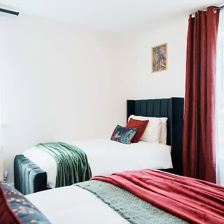 Warm & Spacious 4br Home, Great For Group Stays, Free Parking & Wifi, Sleeps 11 Tatil Evi Leeds (West Yorkshire)