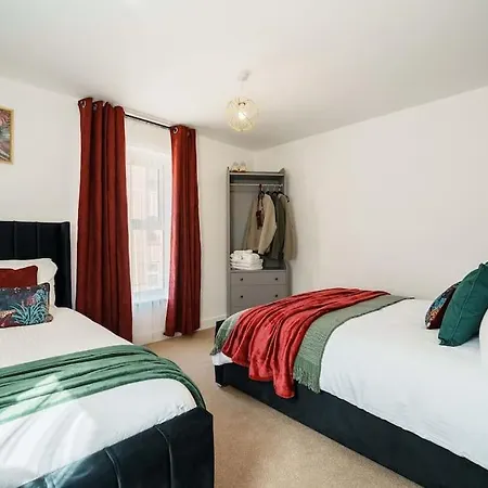 Warm & Spacious 4br Home, Great For Group Stays, Free Parking & Wifi, Sleeps 11