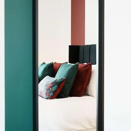 Warm & Spacious 4br Home, Great For Group Stays, Free Parking & Wifi, Sleeps 11 Tatil Evi *