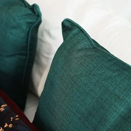 Warm & Spacious 4br Home, Great For Group Stays, Free Parking & Wifi, Sleeps 11 Tatil Evi *