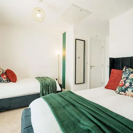 Warm & Spacious 4br Home, Great For Group Stays, Free Parking & Wifi, Sleeps 11