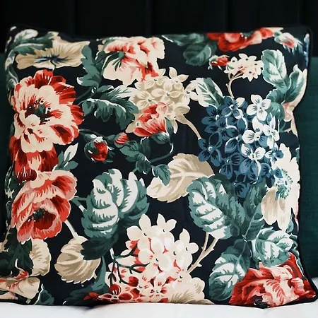 Tatil Evi Warm & Spacious 4br Home, Great For Group Stays, Free Parking & Wifi, Sleeps 11