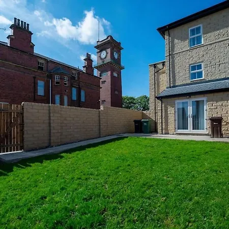 Warm & Spacious 4br Home, Great For Group Stays, Free Parking & Wifi, Sleeps 11 * Leeds (West Yorkshire)