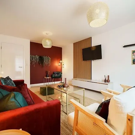 Warm & Spacious 4br Home, Great For Group Stays, Free Parking & Wifi, Sleeps 11 * Leeds (West Yorkshire)