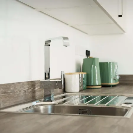 Warm & Spacious 4br Home, Great For Group Stays, Free Parking & Wifi, Sleeps 11 Tatil Evi