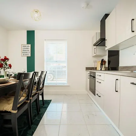 Warm & Spacious 4br Home, Great For Group Stays, Free Parking & Wifi, Sleeps 11 Tatil Evi Leeds (West Yorkshire)