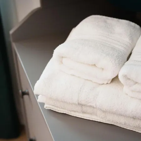 Warm & Spacious 4br Home, Great For Group Stays, Free Parking & Wifi, Sleeps 11 Leeds (West Yorkshire)