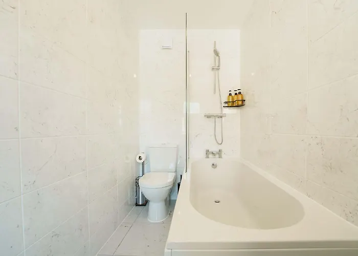 Large 4br House Leeds, Contractor Friendly Leeds (West Yorkshire)