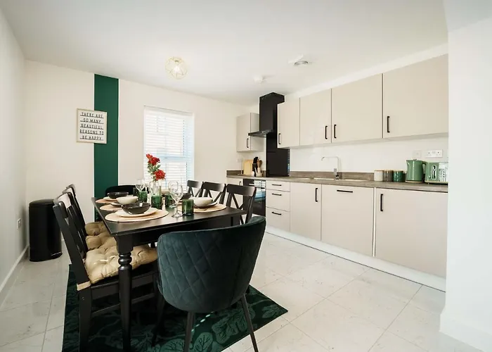 Large 4br House Leeds, Contractor Friendly * Leeds (West Yorkshire)