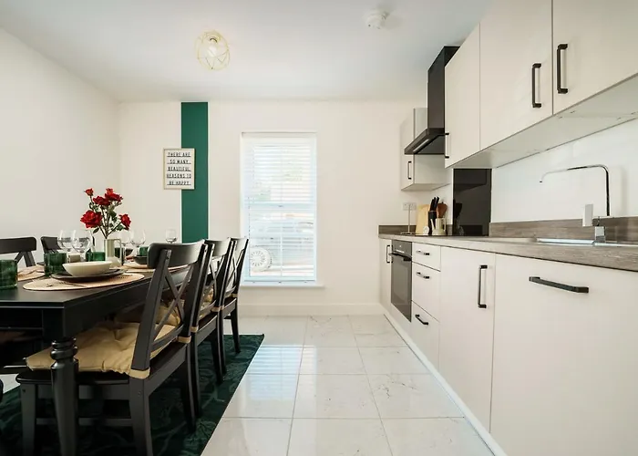 Large 4br House Leeds, Contractor Friendly Holiday home Leeds (West Yorkshire)