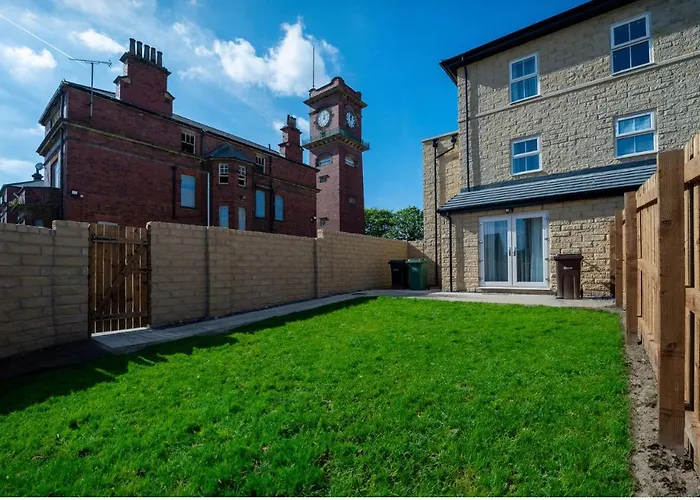 Large 4br House Leeds, Contractor Friendly Leeds (West Yorkshire)