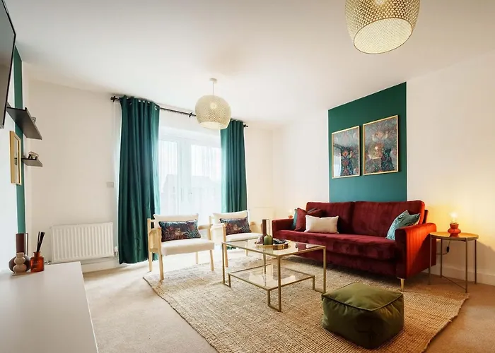 Large 4br House Leeds, Contractor Friendly Holiday home